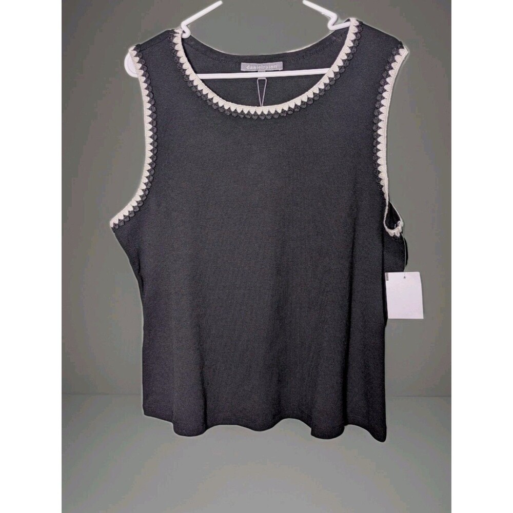 Daniel Rainn Women's XXL Black White Sleeveless Blouse Split V-Neck Pullover.